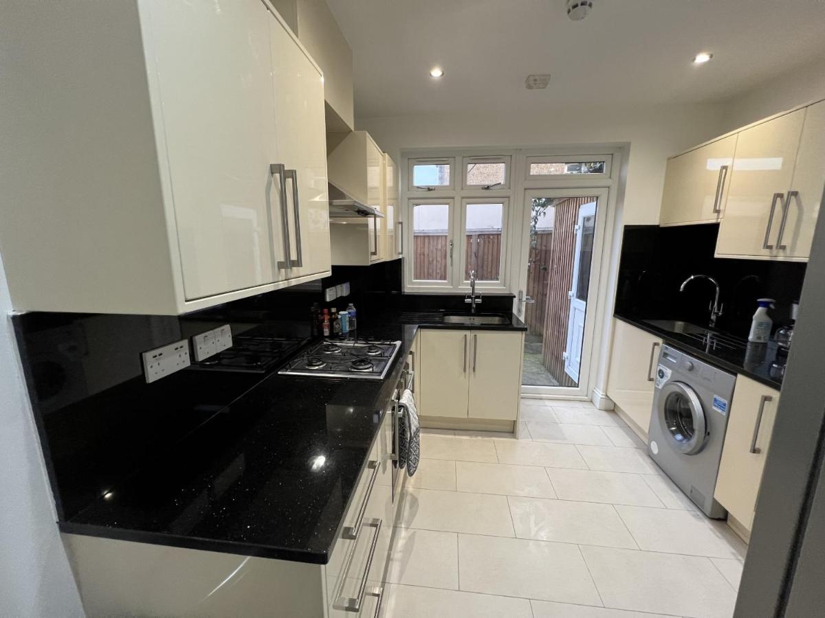 4 Wharncliffe Drive Hanwell Exterior foto