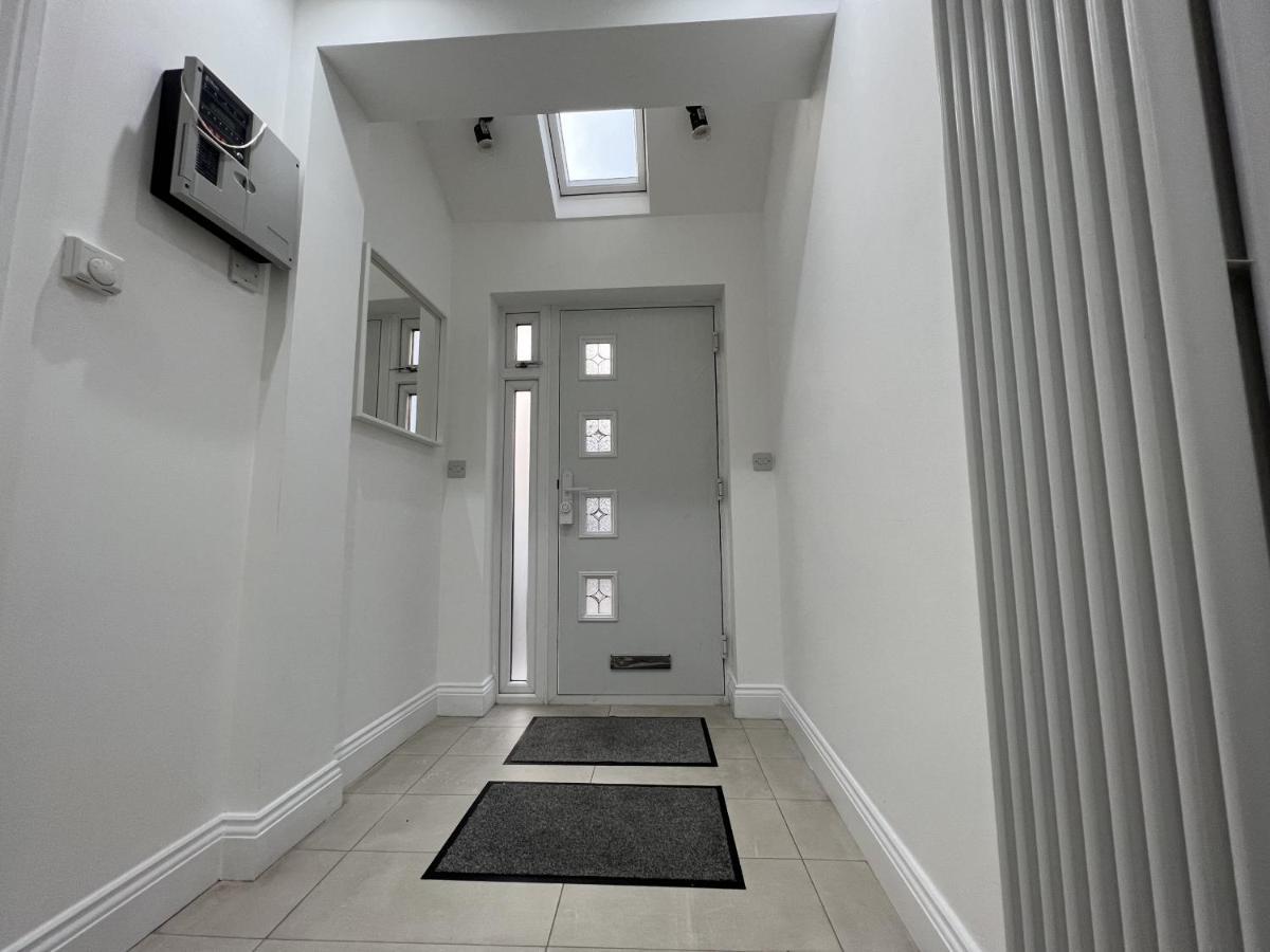 4 Wharncliffe Drive Hanwell Exterior foto