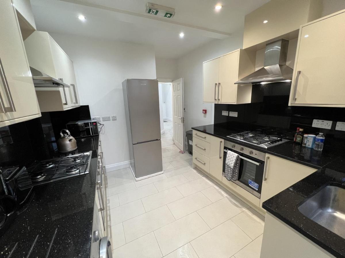 4 Wharncliffe Drive Hanwell Exterior foto