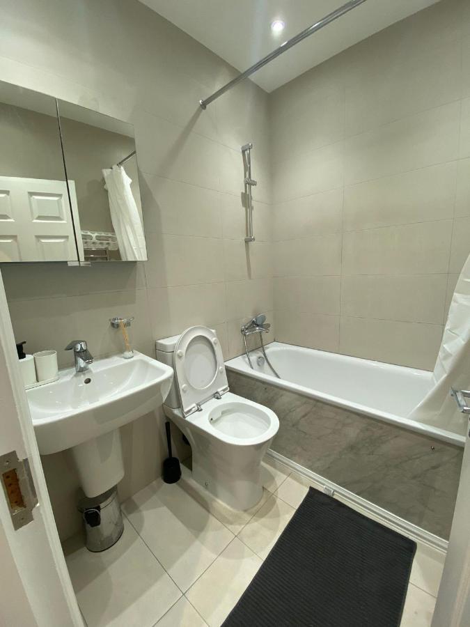 4 Wharncliffe Drive Hanwell Exterior foto